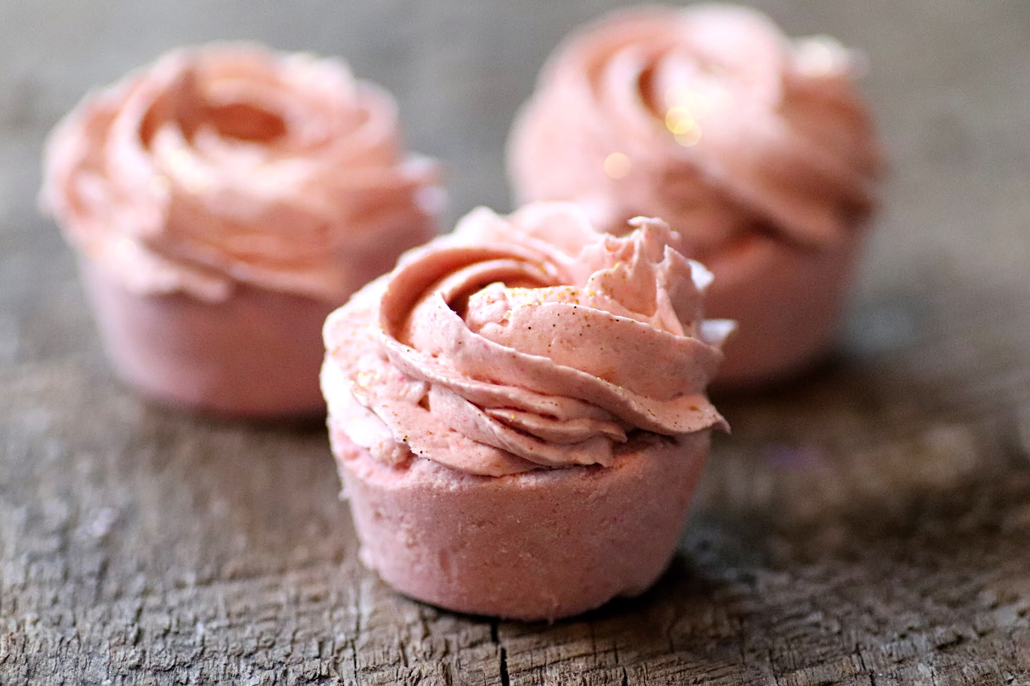 How to Make Cupcake Bath Bombs + Foaming Bath Whip Frosting Recipe