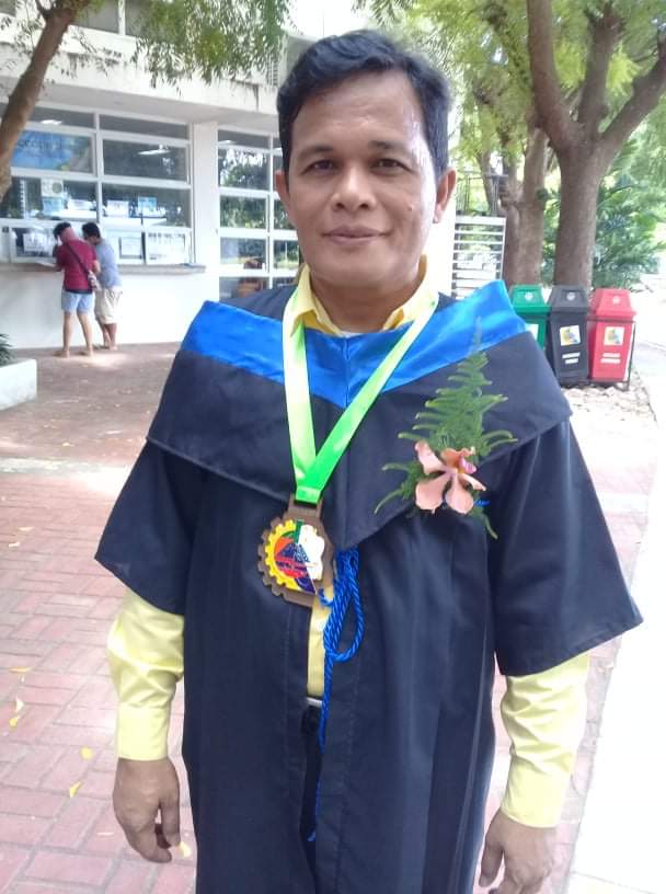 45-year-old aspiring teacher graduates cum laude