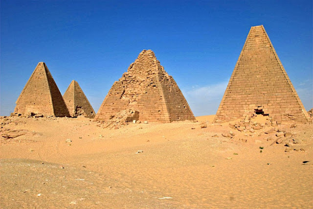 Пирамиды Джебель Баркал - внушительное наследство и культура древних цивилизаций в северо-восточной Африке. Эти пирамиды расположены в северном Судане, на западном берегу реки Нил.