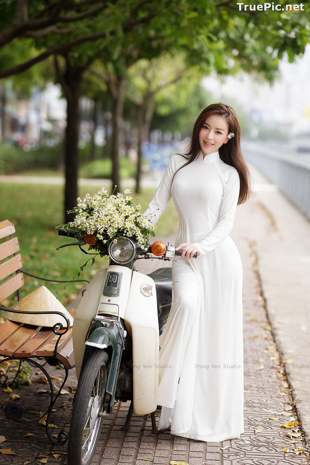 Image The Beauty of Vietnamese Girls with Traditional Dress (Ao Dai) #1 - TruePic.net - Picture-27