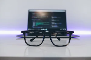 Kelebihan Kacamata Photochromic Anti Radiasi Komputer