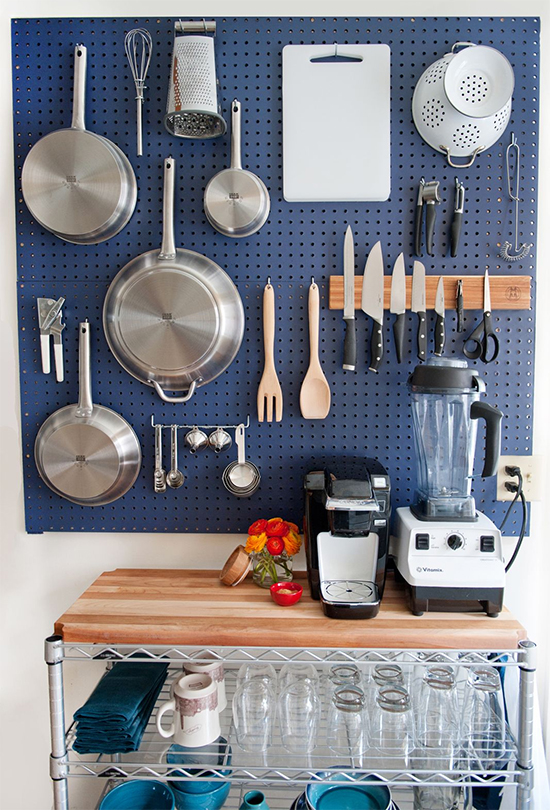painel organizador na cozinha, panelas penduradas, hold pan, organizar panelas, cozinha, kitchen
