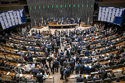 PEC do voto impresso será votada hoje e servirá para separar o ‘joio do trigo’ para o governo: “Deputado que votar contra será lembrado até eleições”