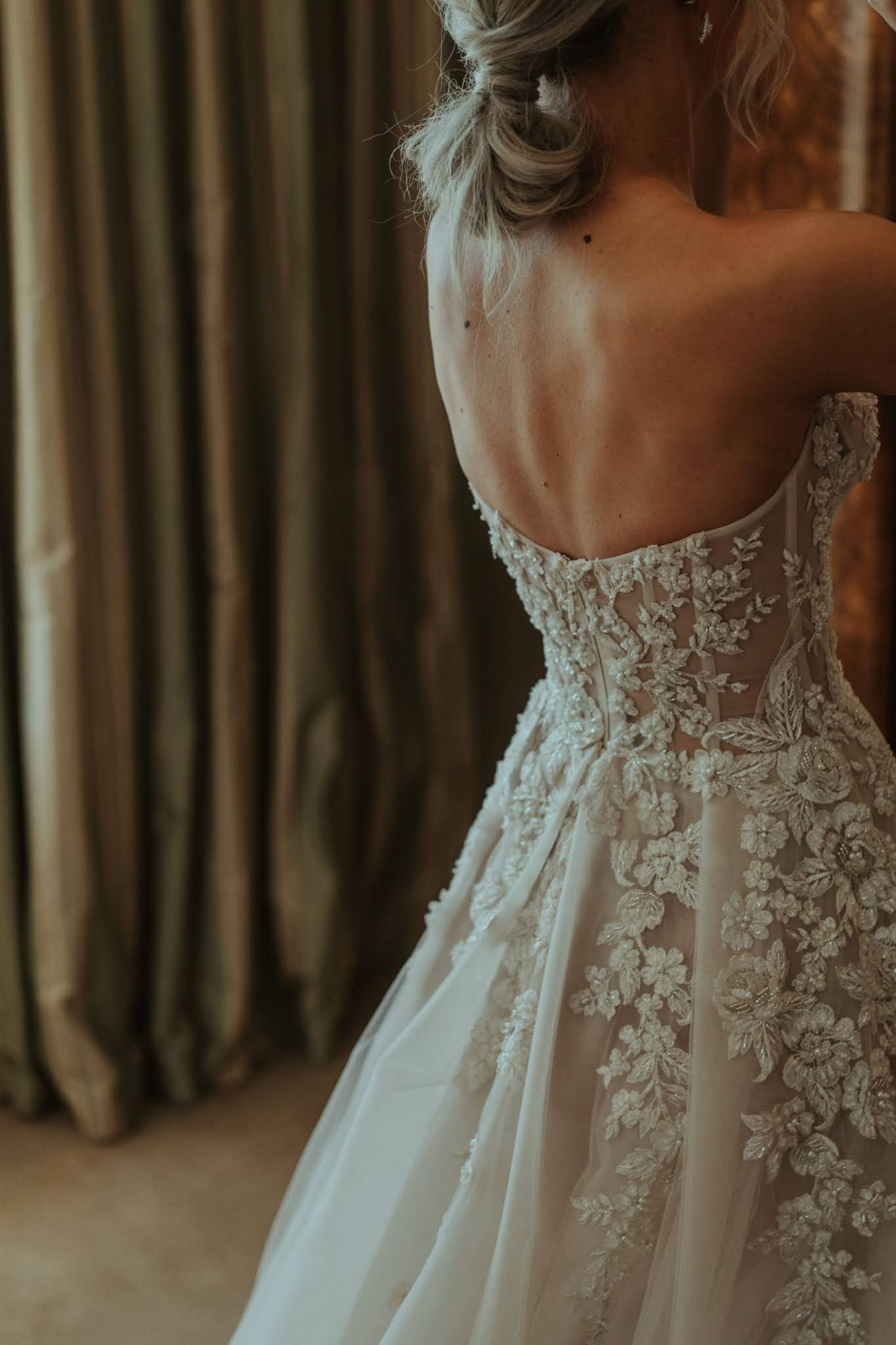 shannon stent photography stunning fraser gallop estate bridal gowns venue floral design