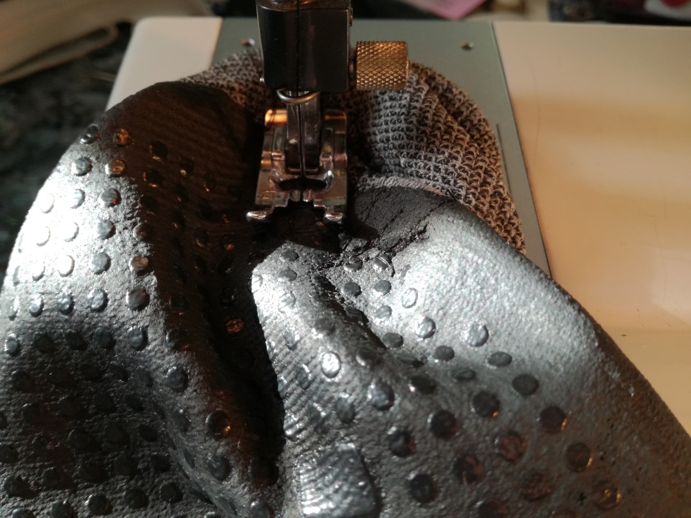 Craftrebella Better than holes Repair your torn Sports Gloves