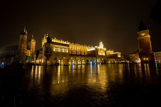 Fondaco dei tessuti, Torre del Municipio e Basilica di Santa Maria-Rynek Glowny-Cracovia