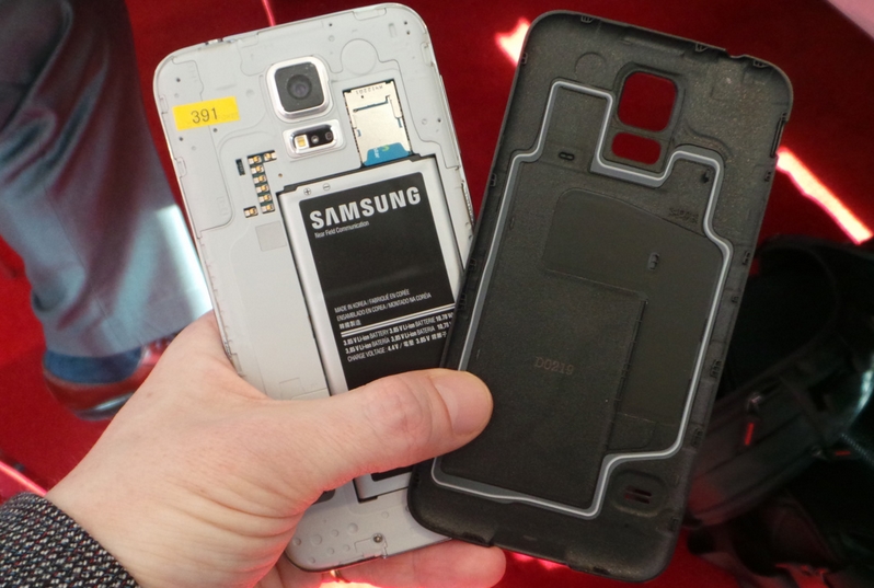 Geriausi smartfonai, su nuimamais akumuliatoriais Samsung Galaxy S5