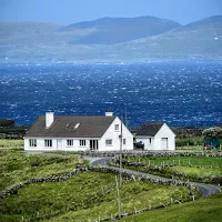 Pictures of Ireland: Cottage on the sea in Connemara