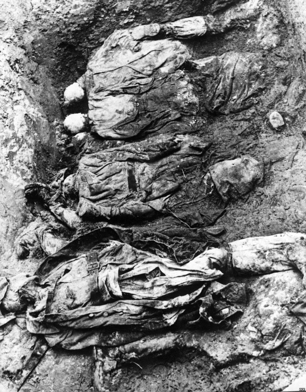Crimenes del Comunismo, Volumen II La masacre de Katyn