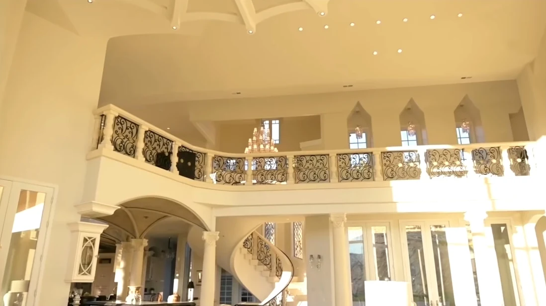 51 Interior Design Photos vs. Chateau V In Asheville, NC Luxury Mansion Tour