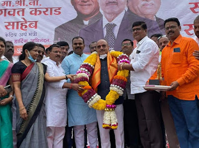 फुलंब्री येथे केंद्रीय अर्थमंत्री डॉ.भागवत कराड यांचा भव्य सत्कार फुलंब्री येथे केंद्रीय अर्थमंत्री डॉ.भागवत कराड यांचा भव्य सत्कार