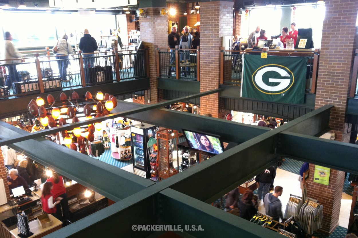 PACKERVILLE, U.S.A. Saturday Around Green Bay