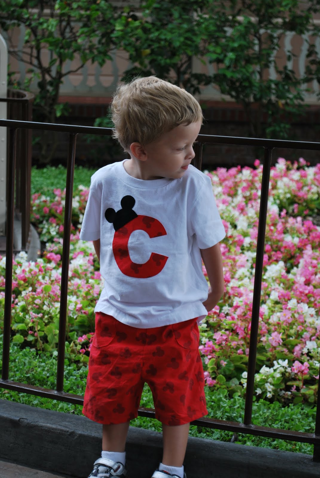 my life as a craftaholic! Outfits for Disneyland!