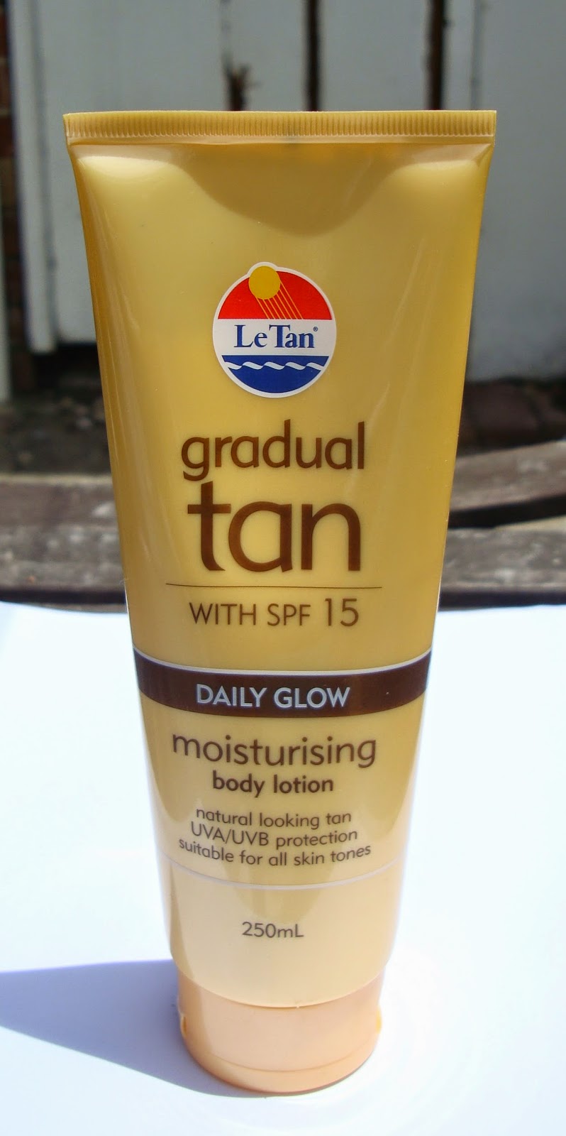 little white truths Le Tan Gradual Tan, Daily Glow Moisturising Body