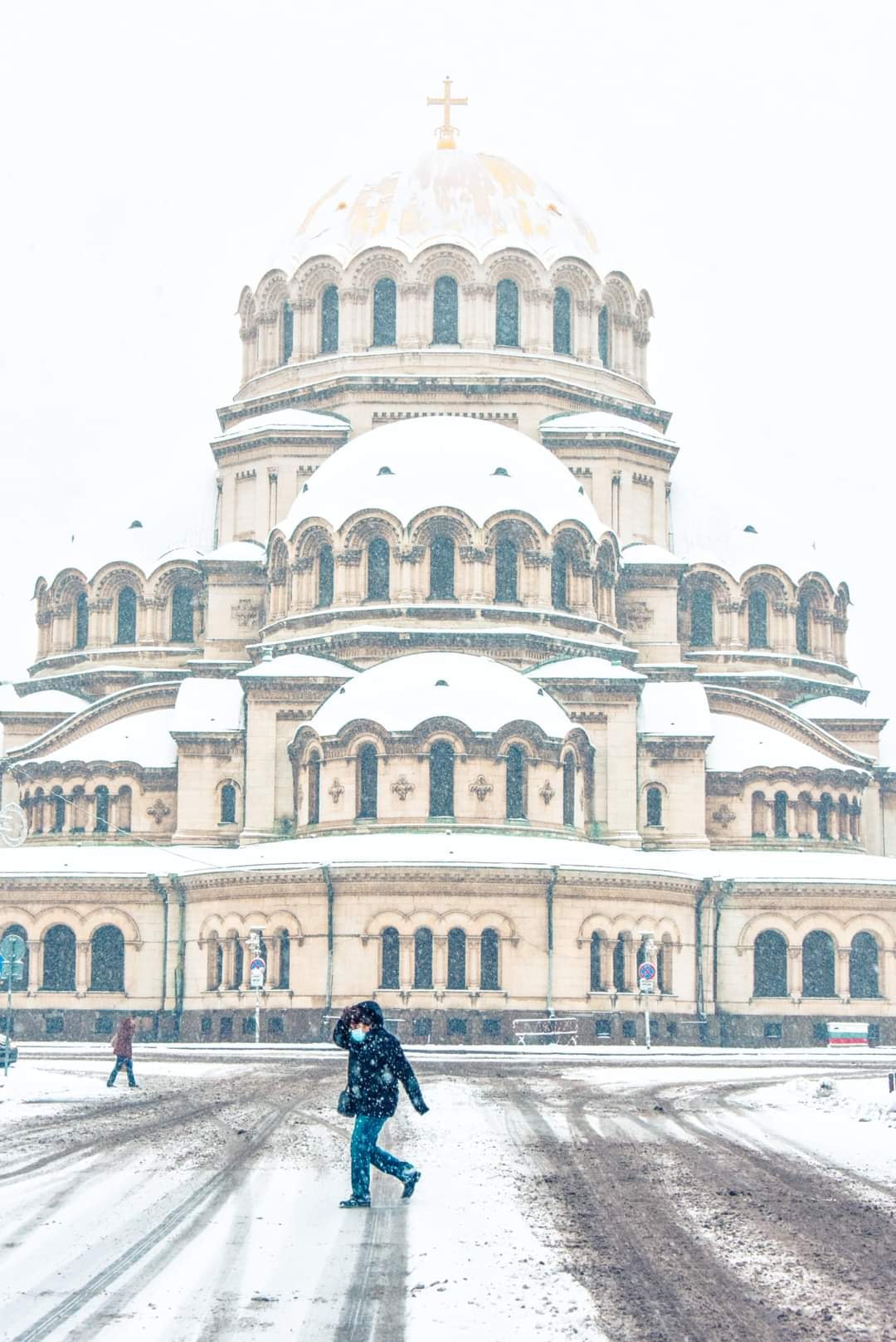 Στα λευκά ντύθηκε η Βουλγαρία – Κατεβαίνει στη Θράκη το χιόνι