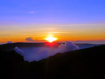 11 Gunung di Indonesia Dengan Pemandangan Sunrise Terindah