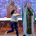 Mulher empurra Padre Marcelo Rossi de palco durante missa em Cachoeira Paulista: Veja o Vídeo