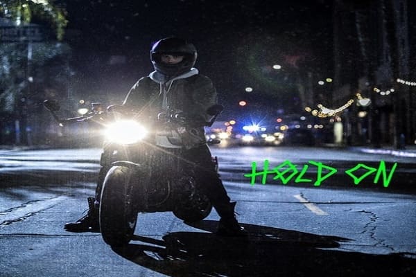 Lirik Lagu Justin Bieber Hold On dan Terjemahan