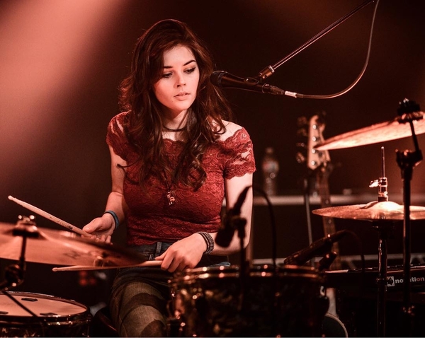 Photo of Elise Trouw by Justin Higuchi, music video of live one take mashup of Foo Fighters Everlong meets Bobby Caldwell What You Wont Do For Love