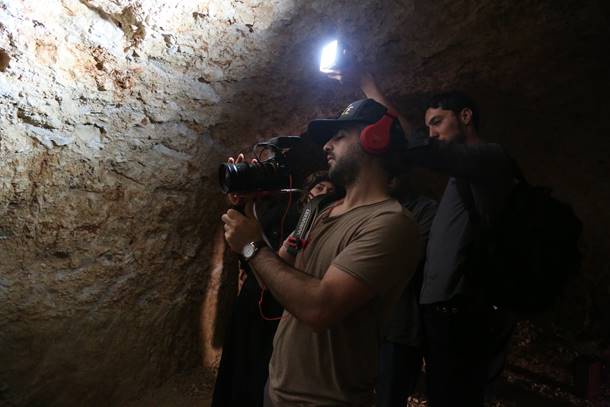 documentário The Cave