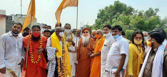 Morari Bapuji went to the Pilgrimage town of Vrindavan for Darshan