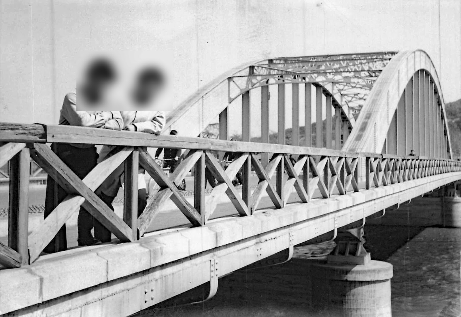 人文パイプぶろぐ 金属製の橋の欄干が戦時中供出され 代替の木製やコンクリート製でしのいだ戦後