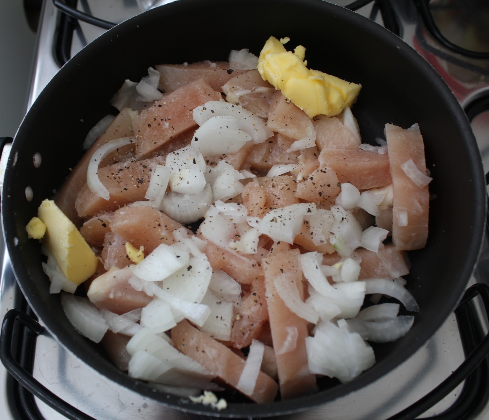 RoseBlue Receitas: FILÉS DE PEITO DE FRANGO EM TIRAS, COM CEBOLA E