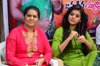 yamini bhaskar birthday Celebrations (5)