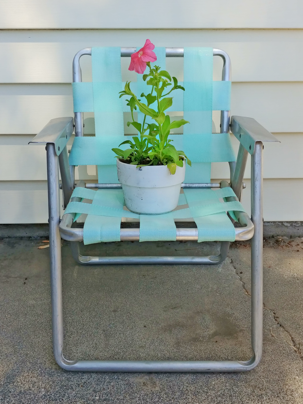 childs lawn chair