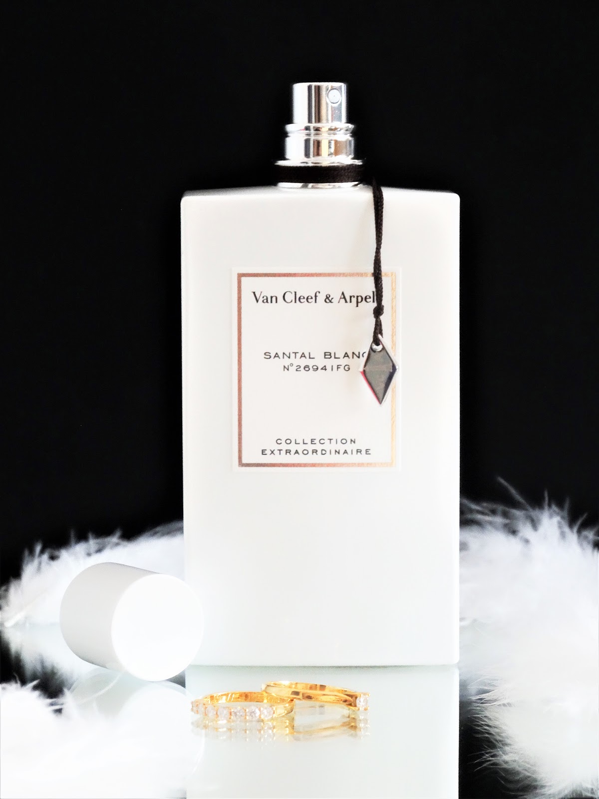 духи van cleef santal blanc. Van cleef arpels духи. духи van cleef santal blanc. Van cleef белый флакон. Van cleef & arpels collection extraordinaire oud blanc.