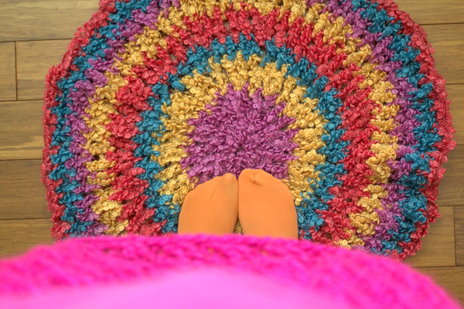 the dream crochet blog. DIY // Crochet Circle Rug/Throw How To & Free