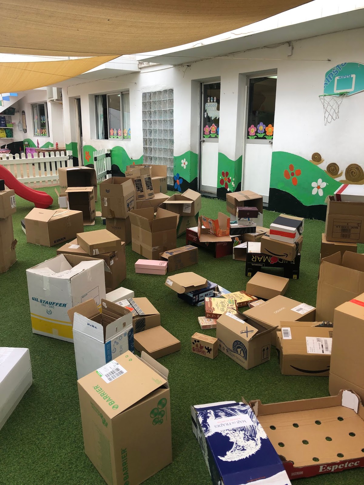 Centro de Educación Infantil Pinocho: de cajas de cartón (2-3 años) / Taller de caixes de cartó (2-3 anys)