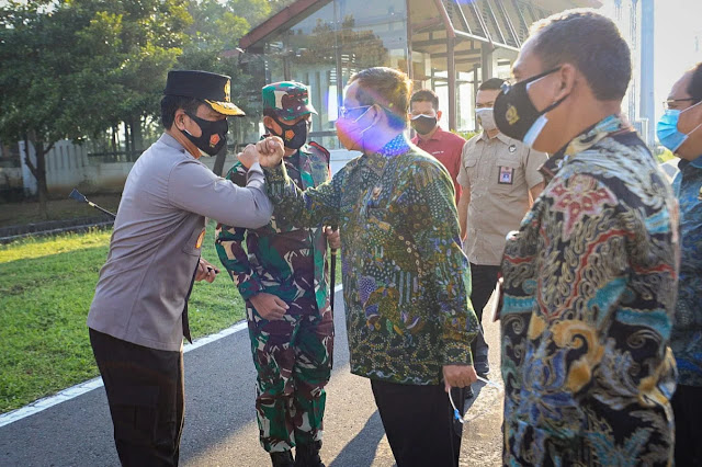 semua agama punya teroris