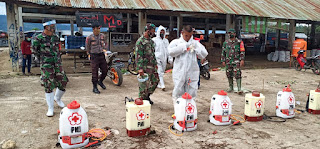 Polsek Alla Polres Enrekang Bersama Dengan TNI Dan PMI Enrekang Melakukan Penyemprotan