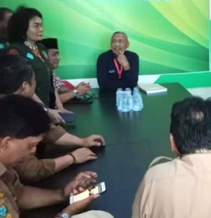 Tim Verifikasi Direktorat Kesehatan Lingkungan saat berkunjung ke Asahan. Tim Verifikasi Direktorat Kesehatan Lingkungan saat berkunjung ke Asahan.