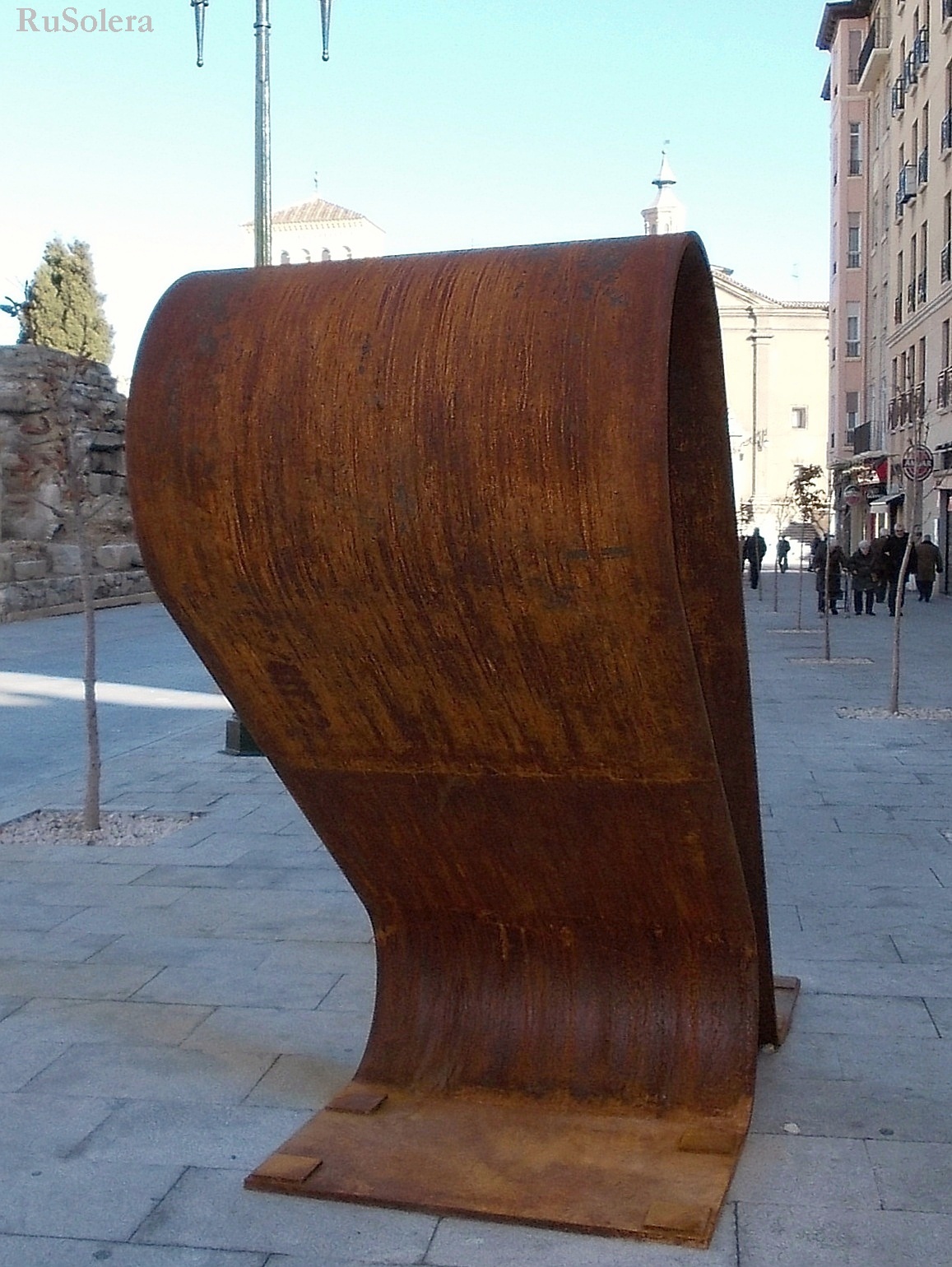 Y Zaragoza fluye Monumento In memoriam Juan de Lanuza