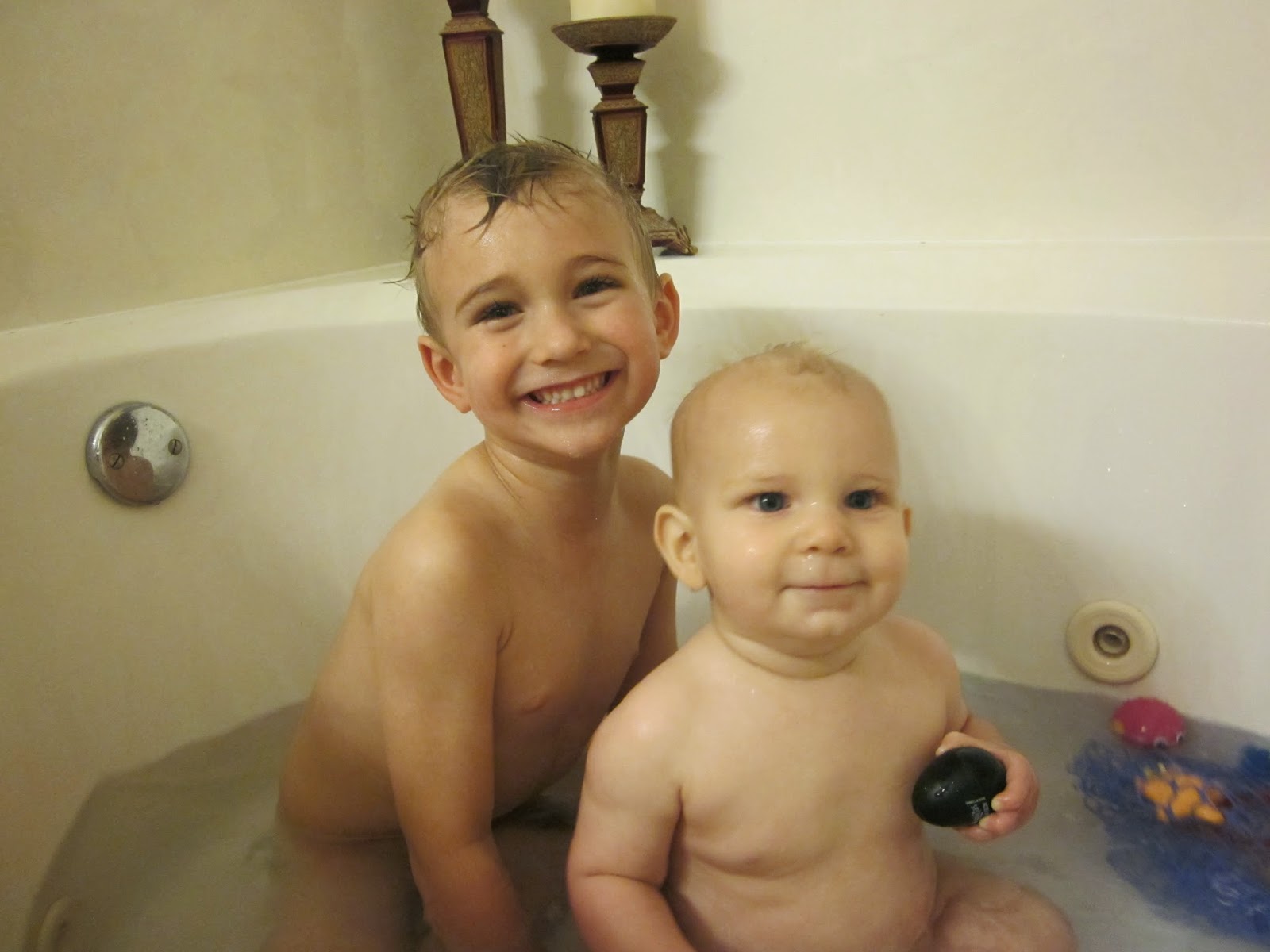 2 сестры в ванной