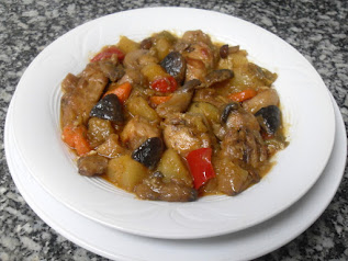 Guiso de conejo con patas y setas