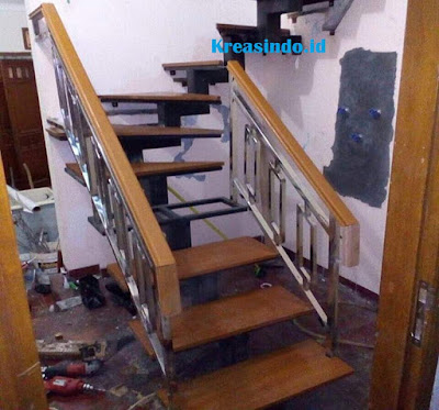 10 Model Tangga Trap Besi Kombinasi Kayu Kamper