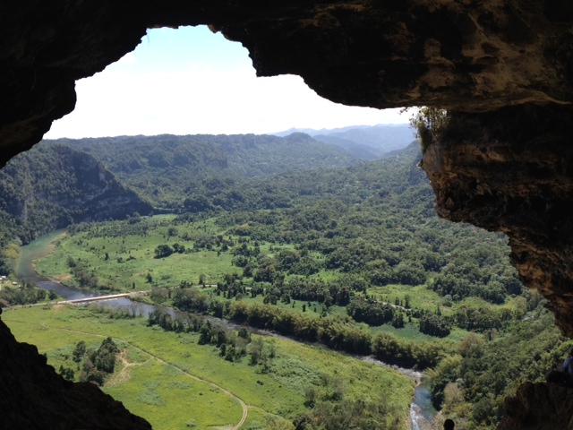 Observations from the "Island of Enchantment": Destinations: Cueva 