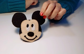 Mickey-diy-minnie-mouse-en-fieltro-decora-tu-agenda-libreta-o-cuaderno-creandoyfofucheando