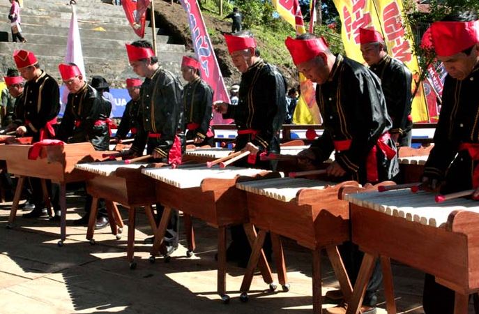 Jenis musik kolintang berasal dari daerah