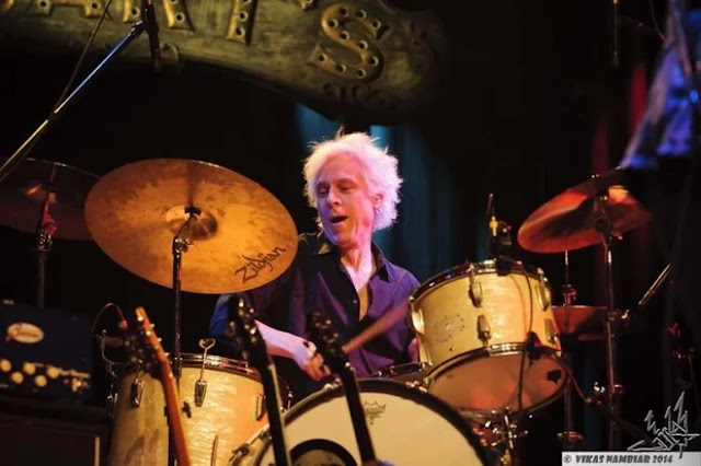 Morreu Bill Rieflin, baterista que tocou com o R.E.M., King Crimson e ...