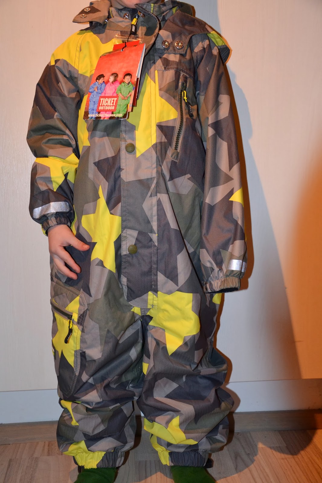 Kotiäidin elämää Paljosta kiitollinen (sekä Ticketin haalari)