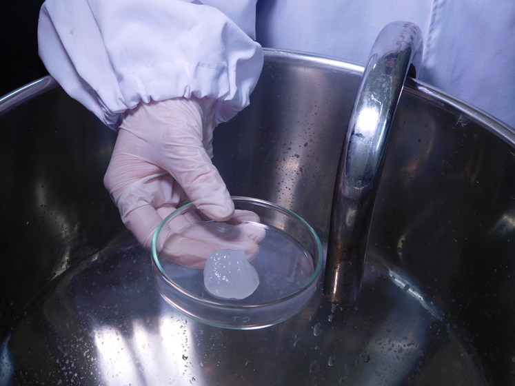 Ingenieros biomédicos utilizan metal líquido para tratar lesiones