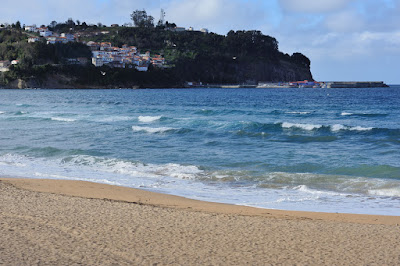 Lastres desde la playa de la Griega