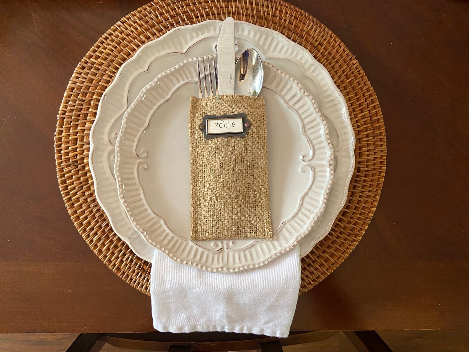 Simple Dining Room Table Decor - My Glittery Heart