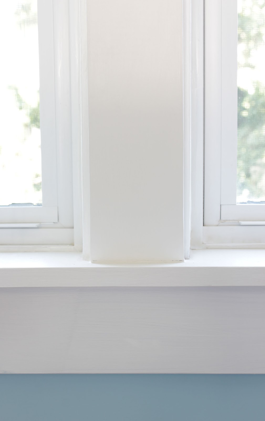 How to Install Trim on a Double Window Remodelando la Casa