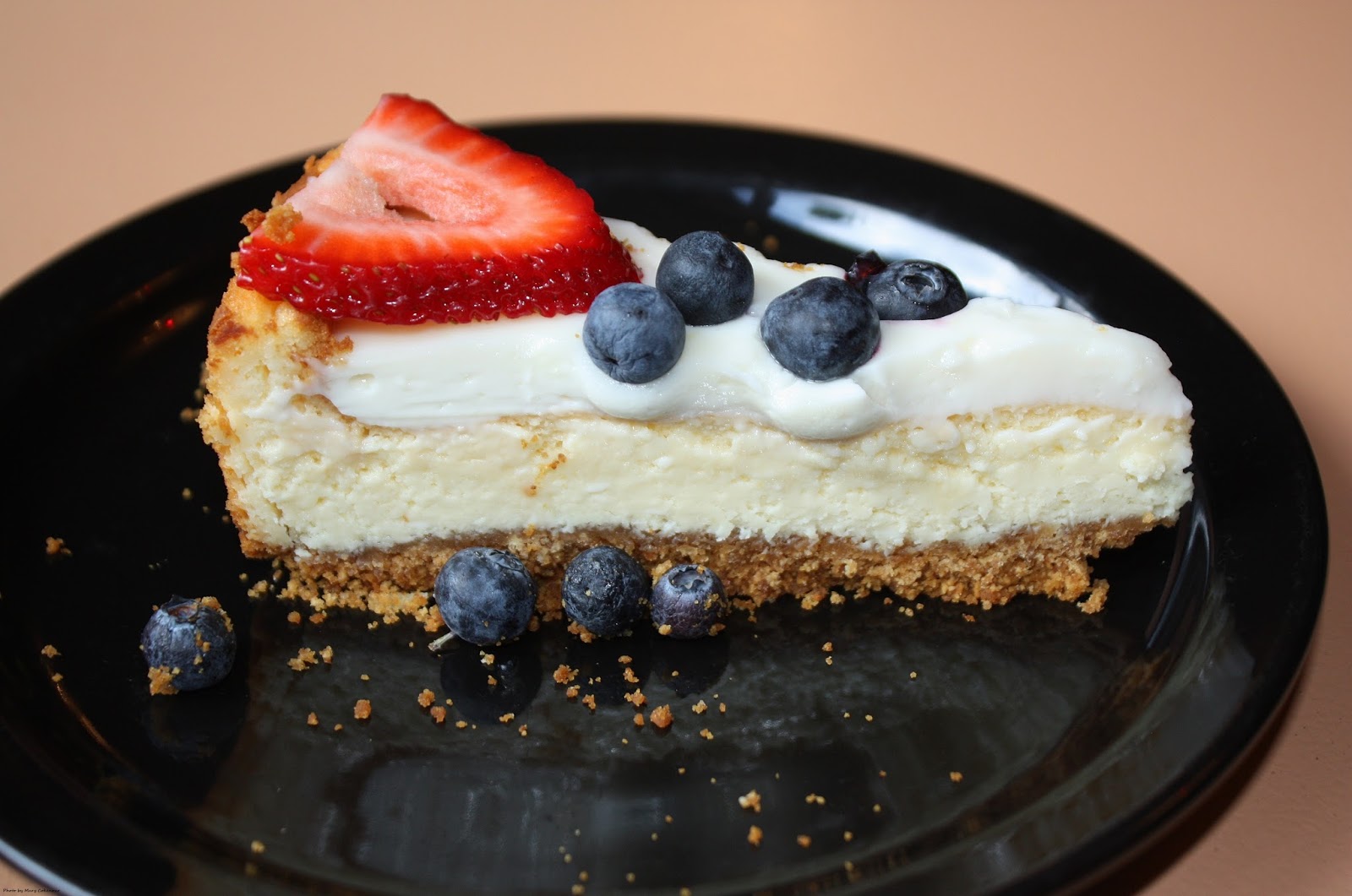 Десерт нью-йорк чизкейк. Frambuazli cheesecake. Чизкейк «с клубникой». Подонки чизкейк. Bonfire чизкейк.