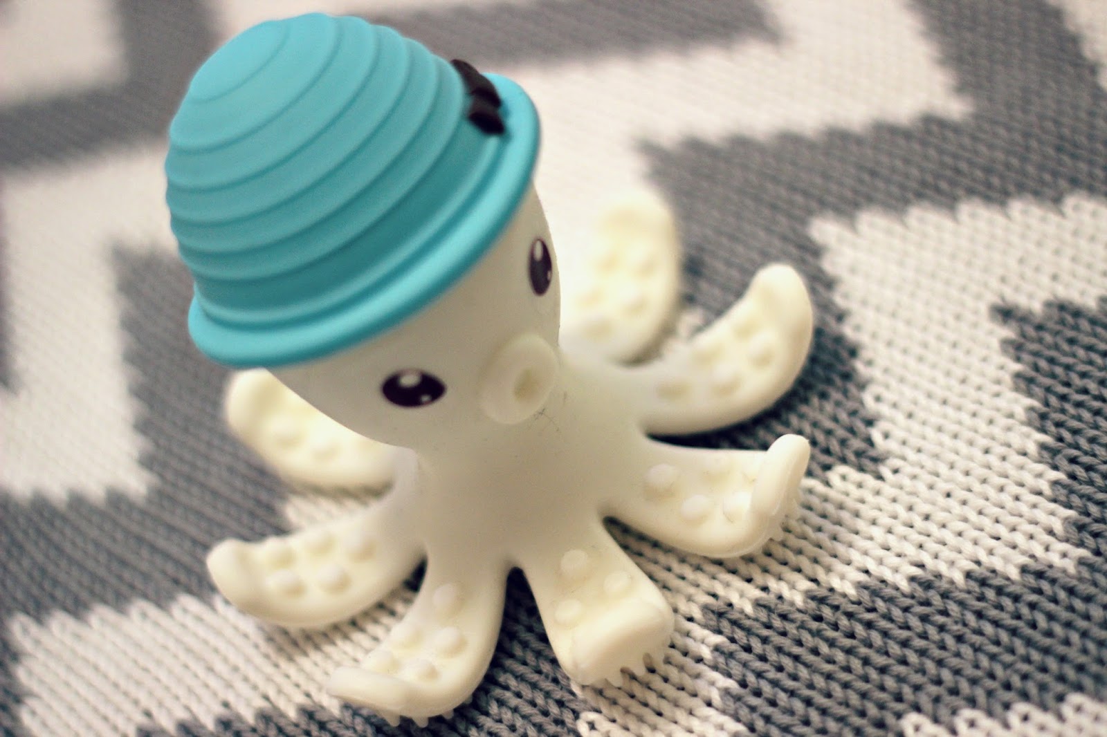 mombella octopus teether